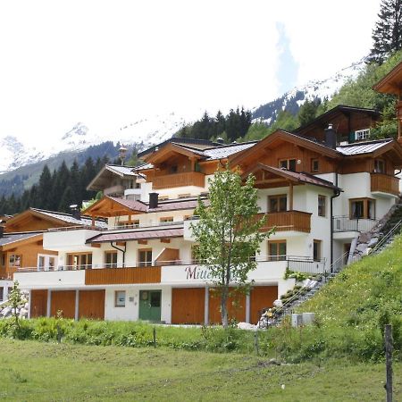 Large Chalet Apartment In Saalbach Hinterglemm Bagian luar foto