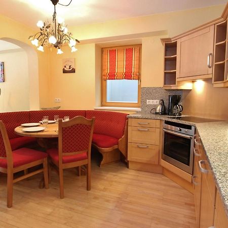 Large Chalet Apartment In Saalbach Hinterglemm Bagian luar foto