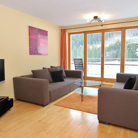 Large Chalet Apartment In Saalbach Hinterglemm Bagian luar foto