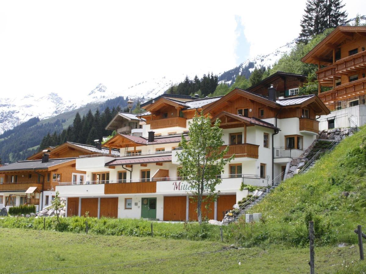 Large Chalet Apartment In Saalbach Hinterglemm Bagian luar foto