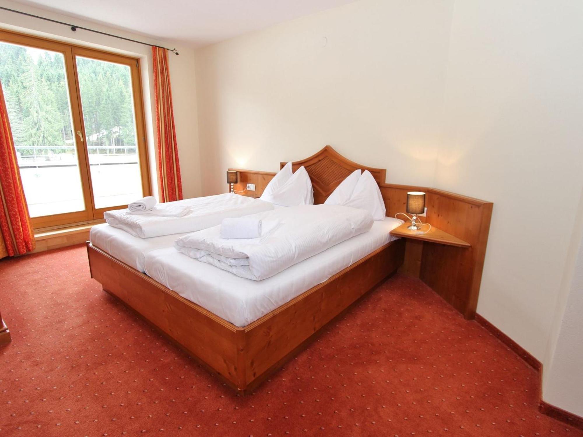 Large Chalet Apartment In Saalbach Hinterglemm Bagian luar foto