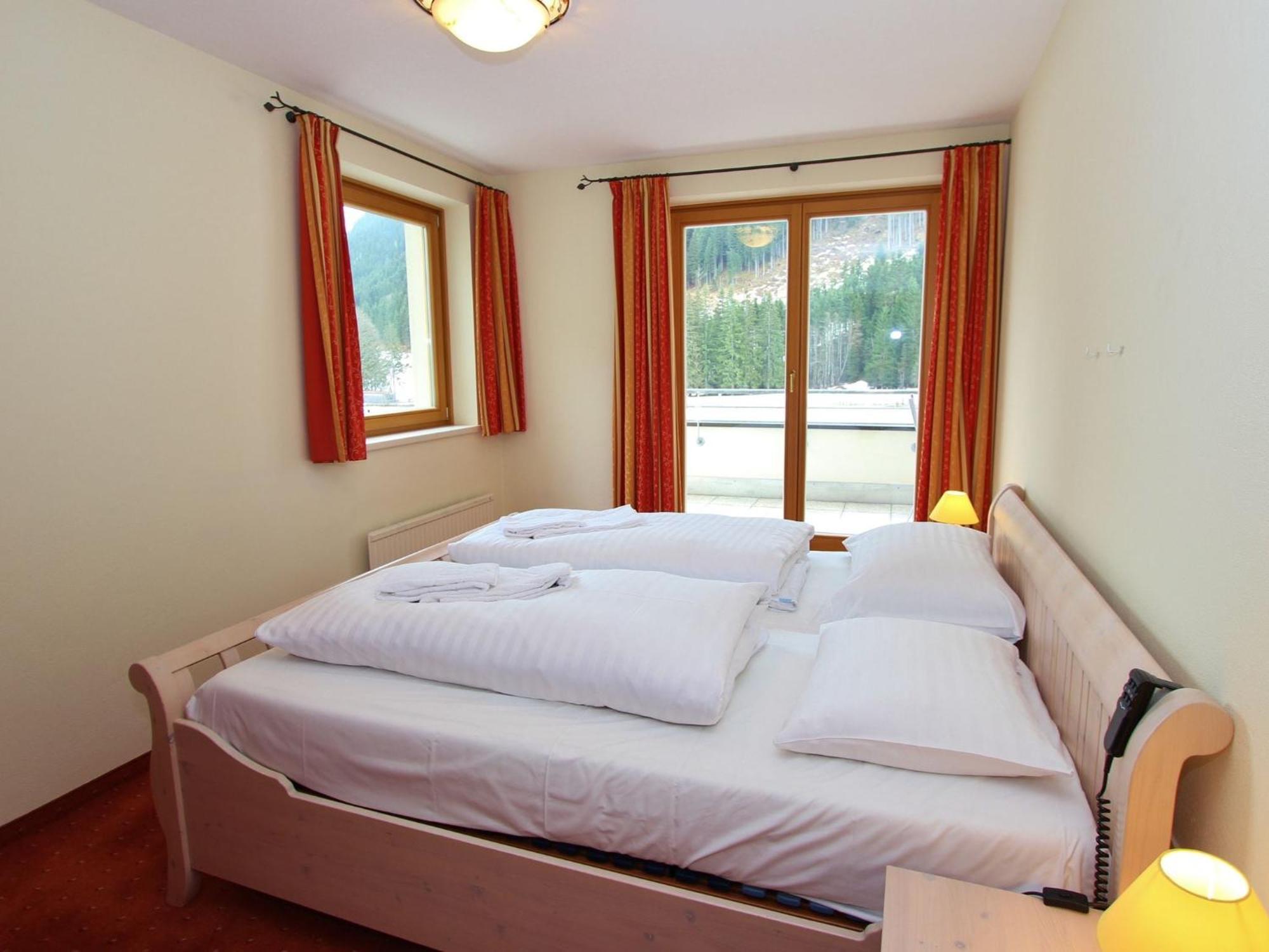 Large Chalet Apartment In Saalbach Hinterglemm Bagian luar foto