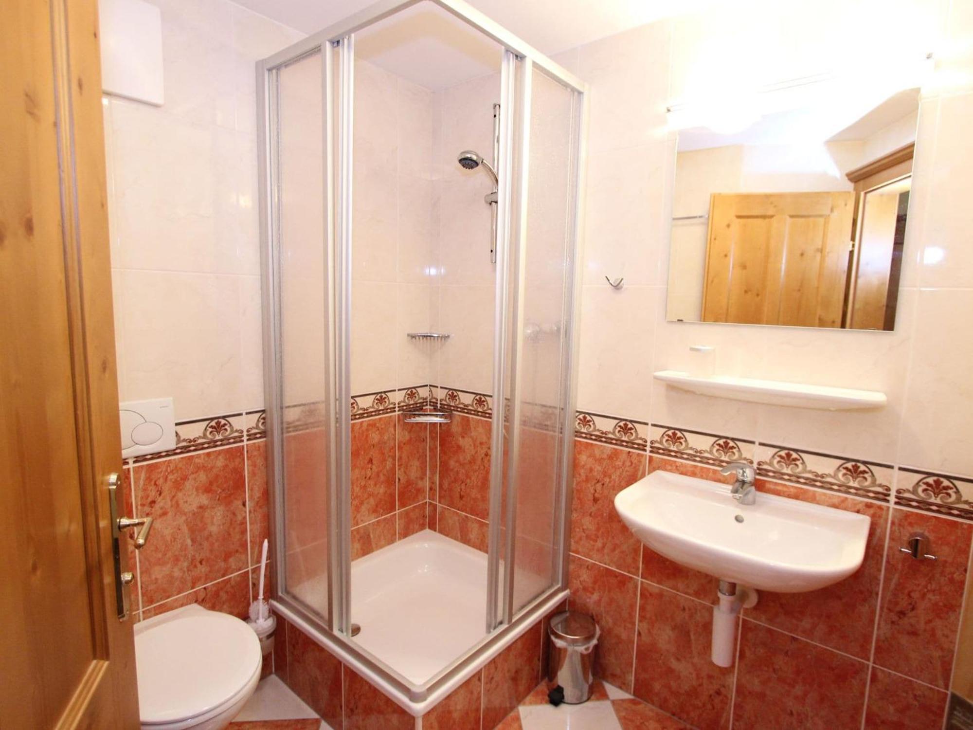 Large Chalet Apartment In Saalbach Hinterglemm Bagian luar foto