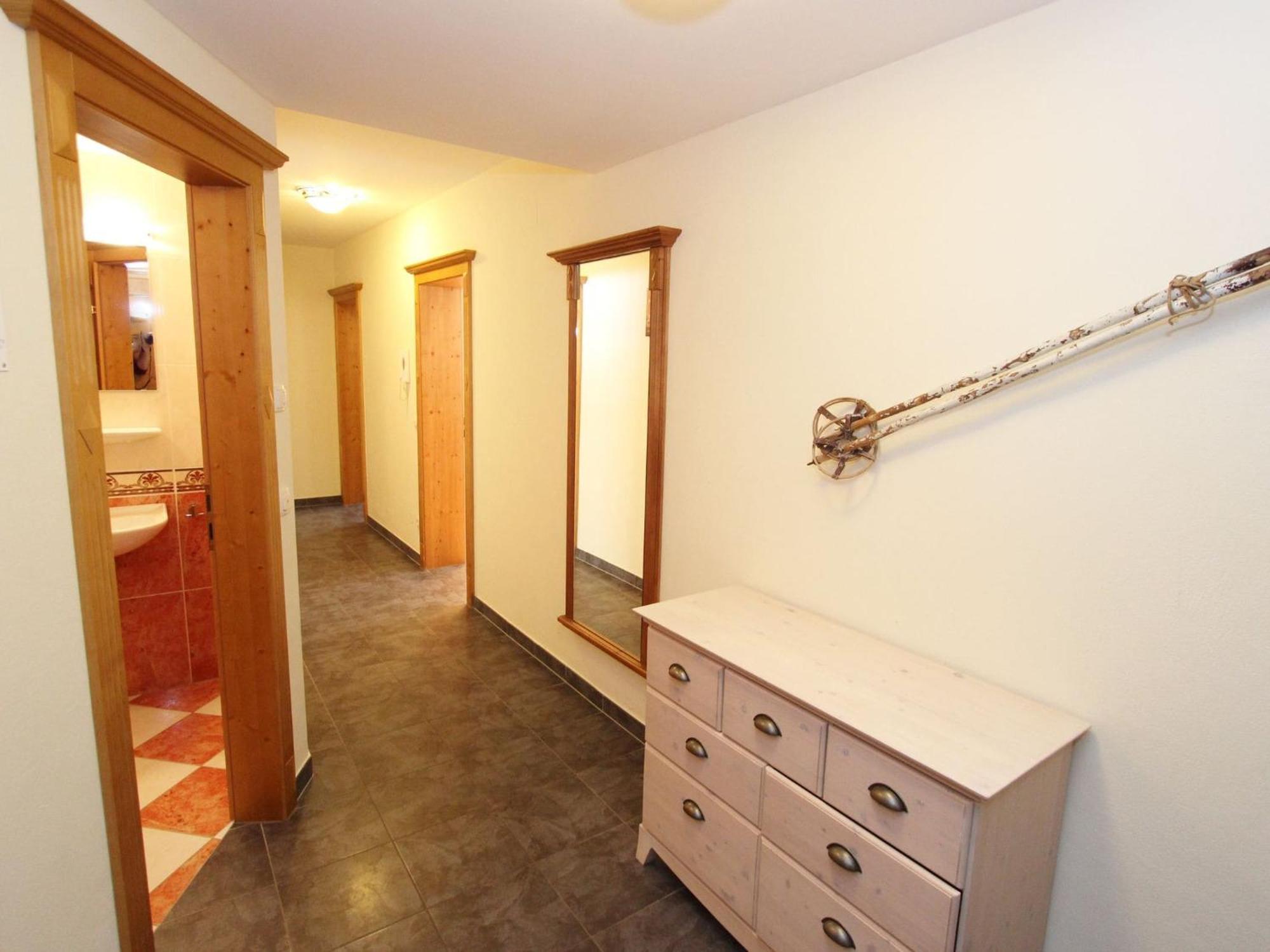 Large Chalet Apartment In Saalbach Hinterglemm Bagian luar foto