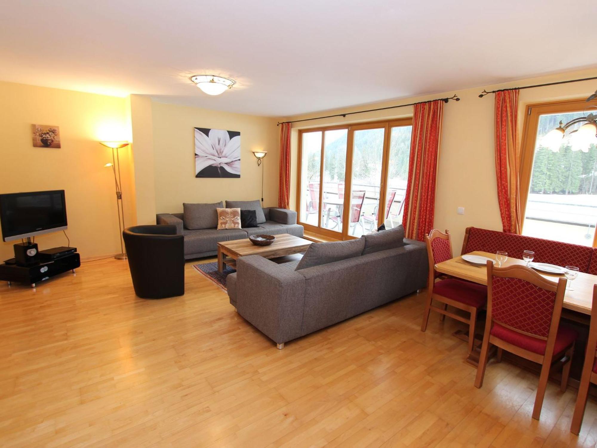 Large Chalet Apartment In Saalbach Hinterglemm Bagian luar foto