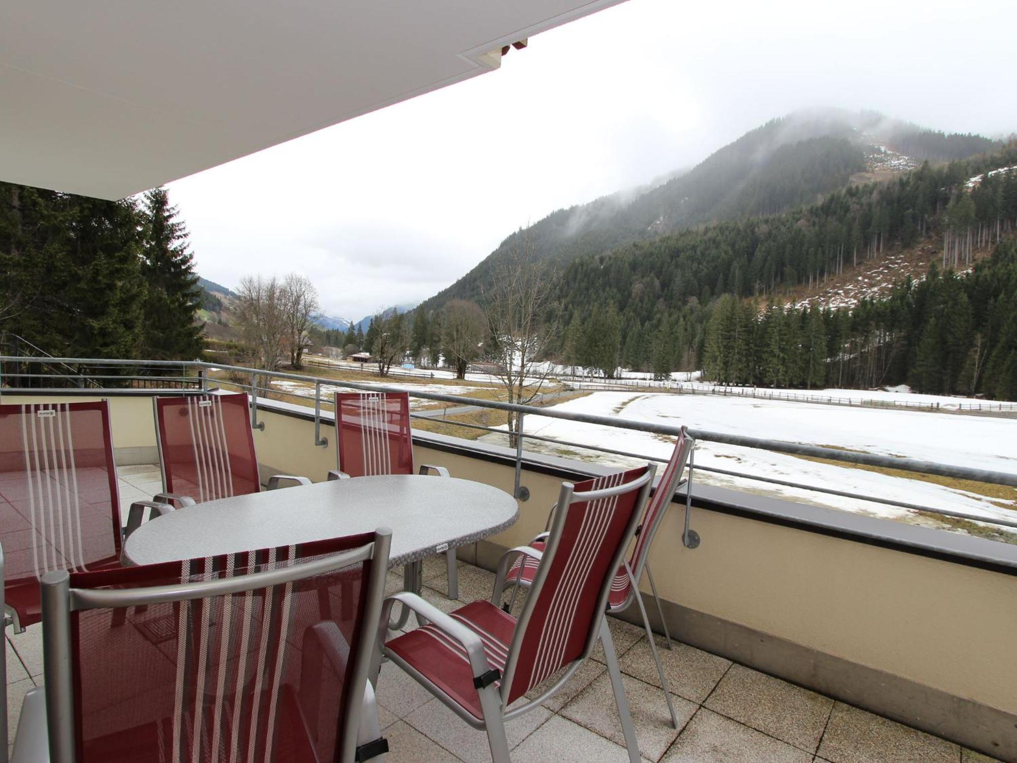 Large Chalet Apartment In Saalbach Hinterglemm Bagian luar foto