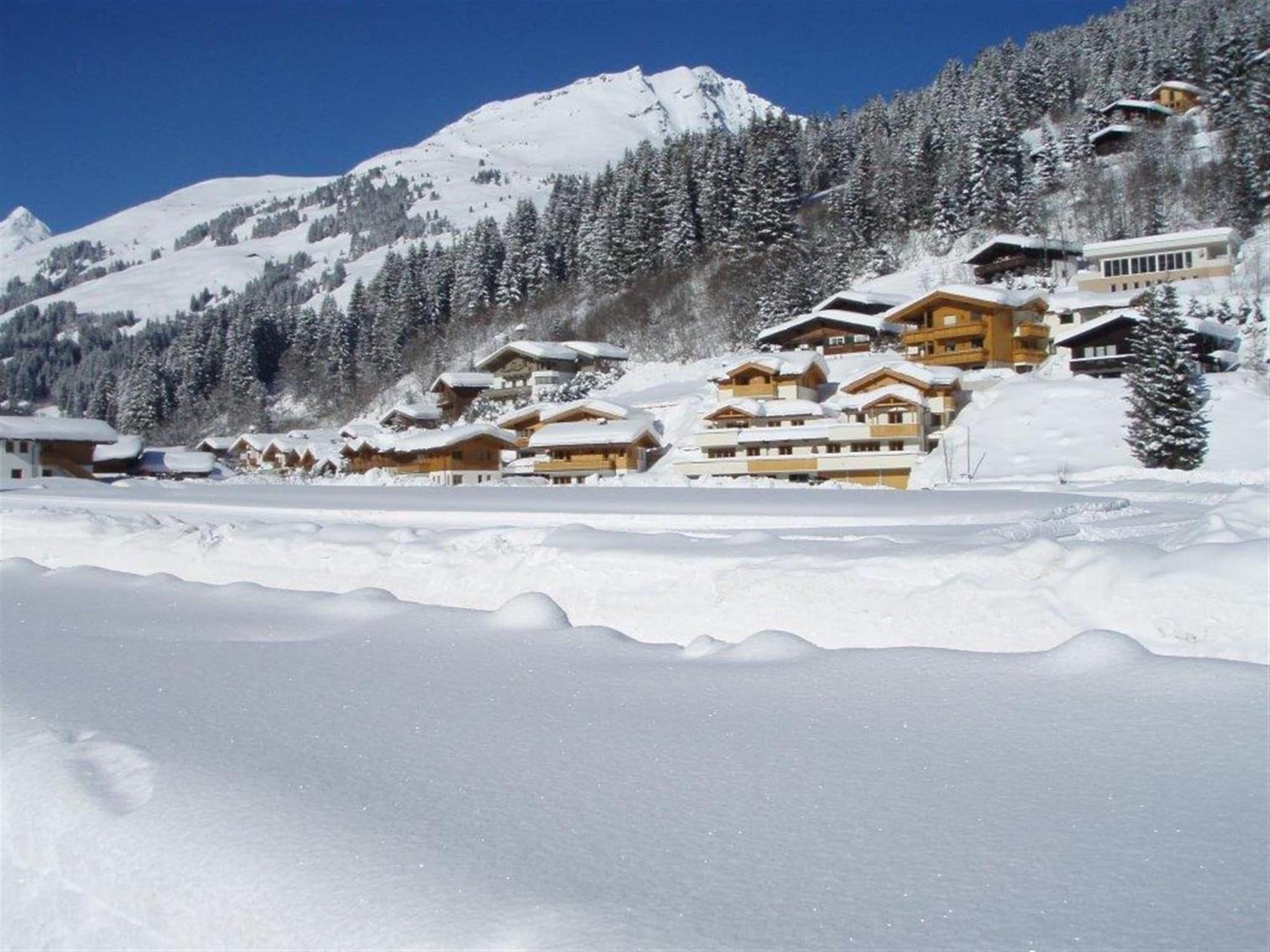 Large Chalet Apartment In Saalbach Hinterglemm Bagian luar foto
